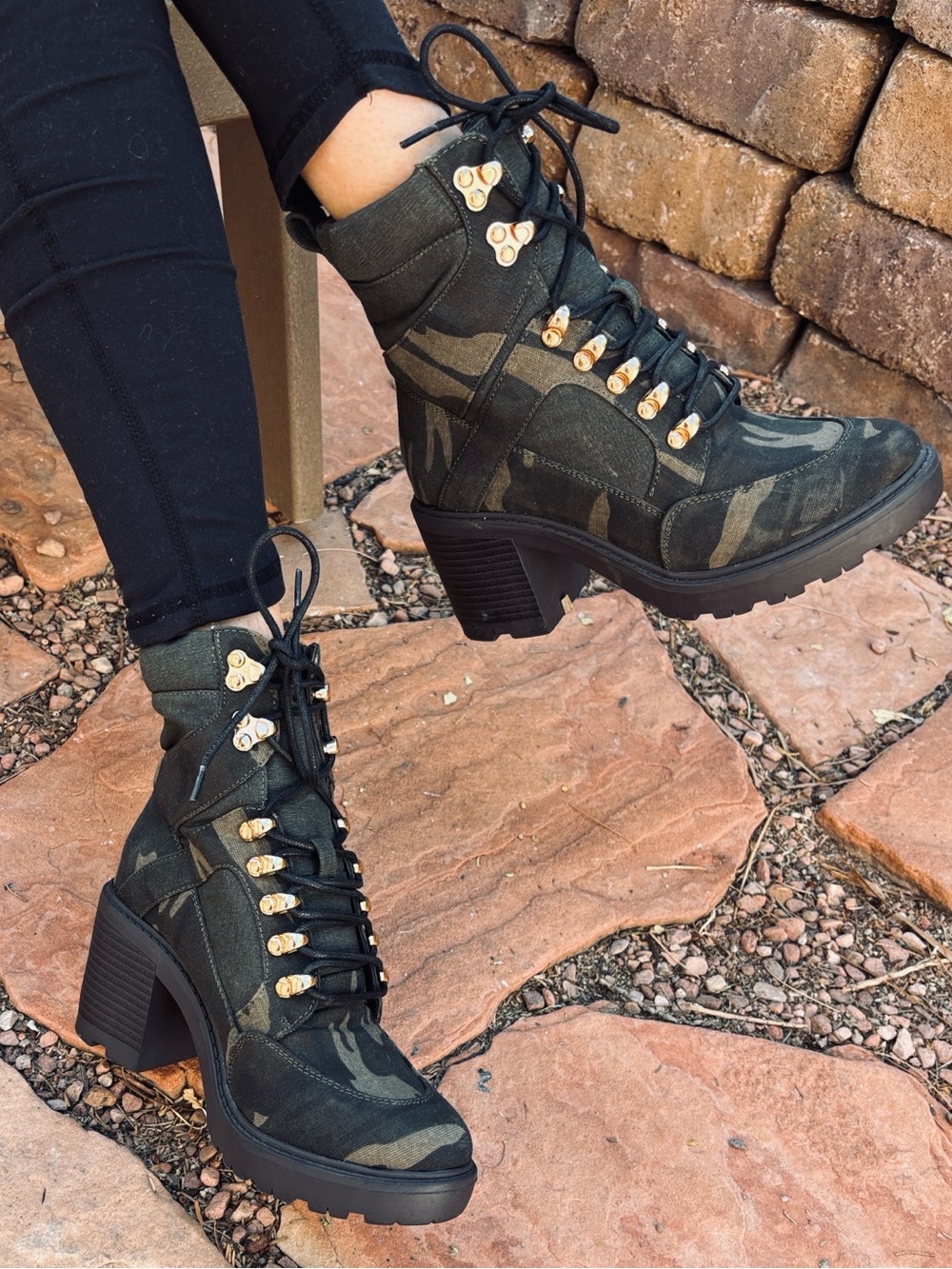 Lace Up Camo Combat Platform Ankle Boots Size 5.5 NWOT